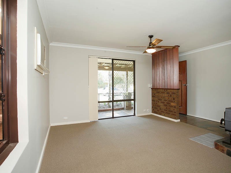 1 Hillman Court, Kelmscott WA 6111