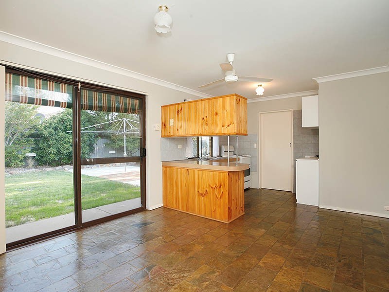 1 Hillman Court, Kelmscott WA 6111