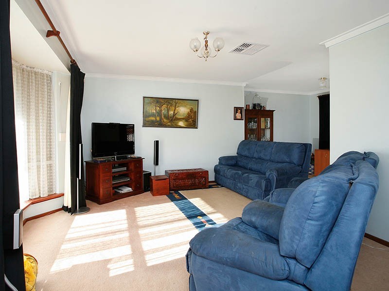 11 Ashburton Drive, Gosnells WA 6110