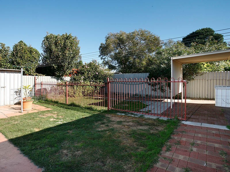 11 Ashburton Drive, Gosnells WA 6110