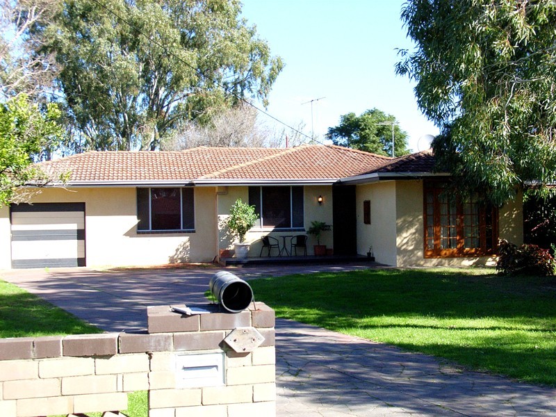 112 Fifth Road, Armadale WA 6112