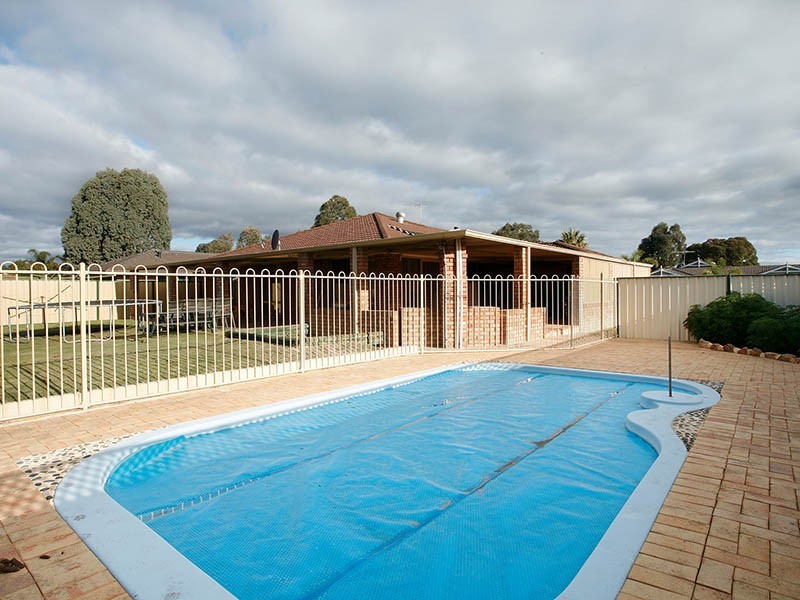 64 Chadwick Parade, Brookdale WA 6112