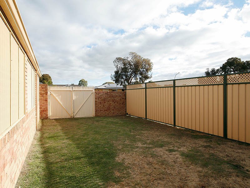 64 Chadwick Parade, Brookdale WA 6112