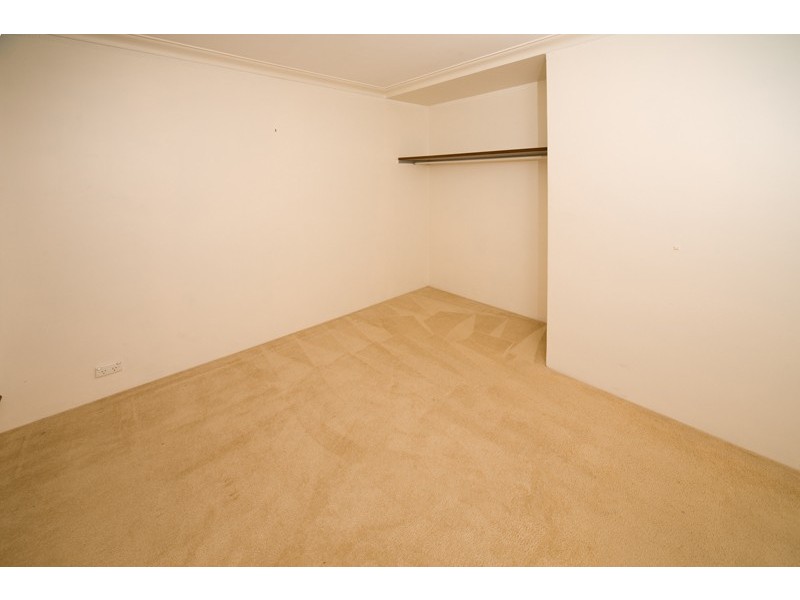 8 Ivanhoe Way, Camillo WA 6111