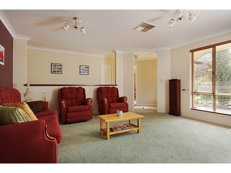 4 Anembo Pl, Kelmscott WA 6111