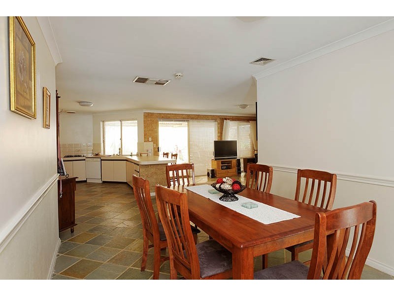 4 Anembo Pl, Kelmscott WA 6111
