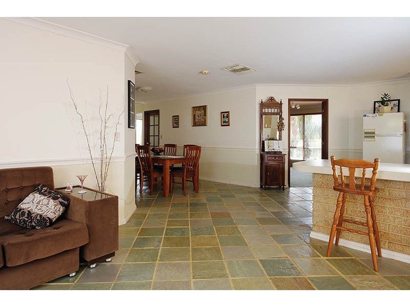 4 Anembo Pl, Kelmscott WA 6111