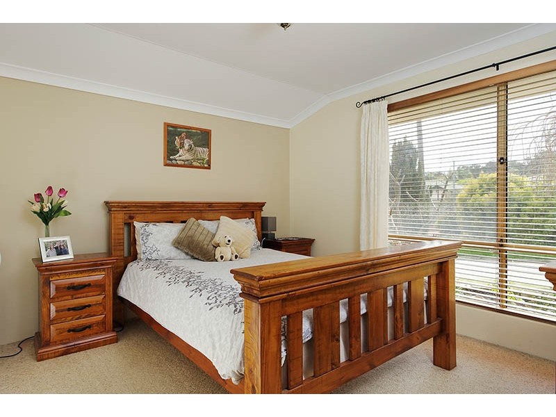 4 Anembo Pl, Kelmscott WA 6111