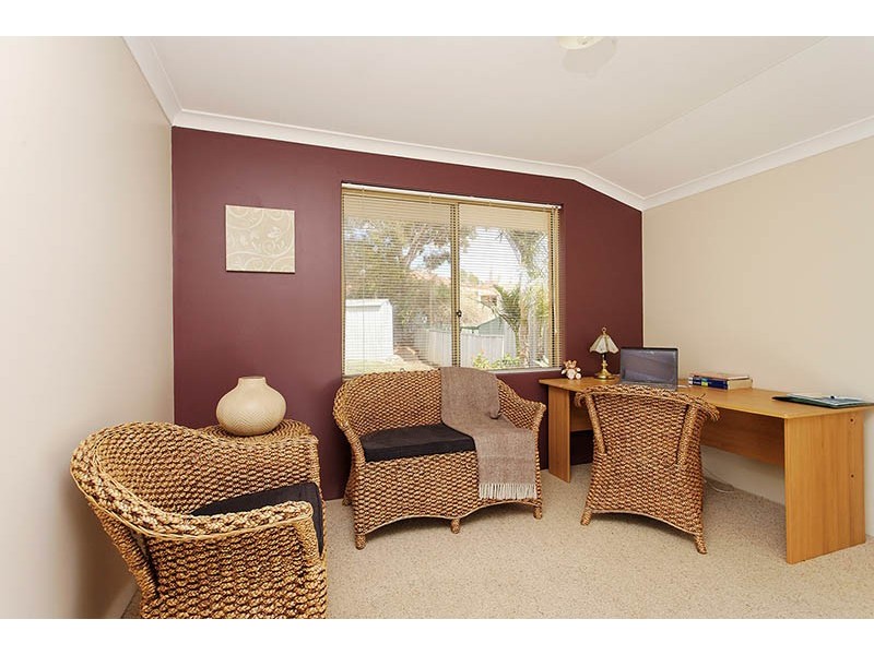 4 Anembo Pl, Kelmscott WA 6111