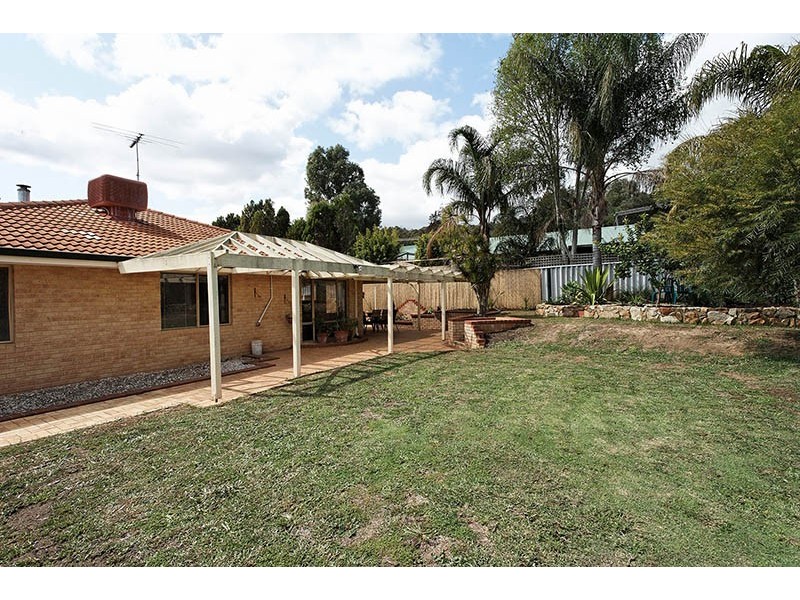 4 Anembo Pl, Kelmscott WA 6111
