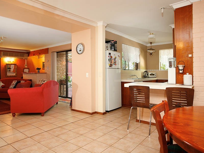 11 Greendale Place, Kelmscott WA 6111