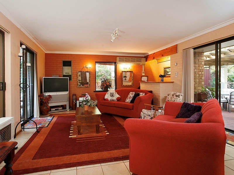 11 Greendale Place, Kelmscott WA 6111