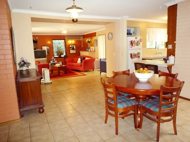 11 Greendale Place, Kelmscott WA 6111