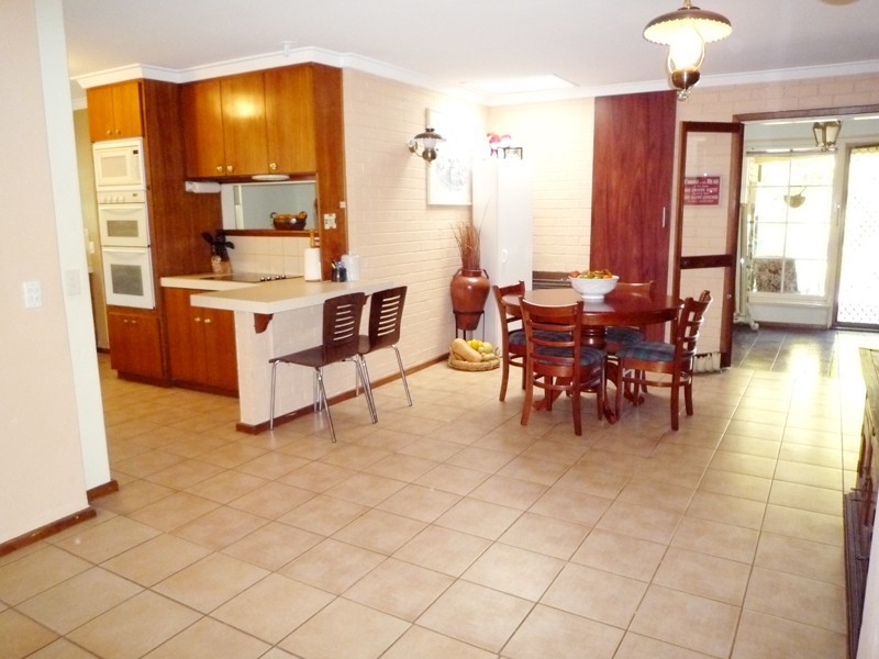 11 Greendale Place, Kelmscott WA 6111