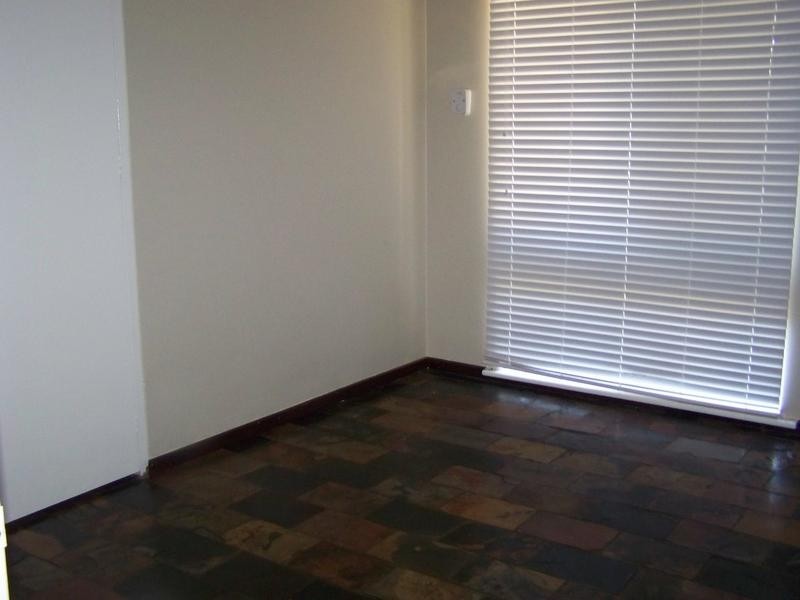 5 Deakin Court, Kelmscott WA 6111