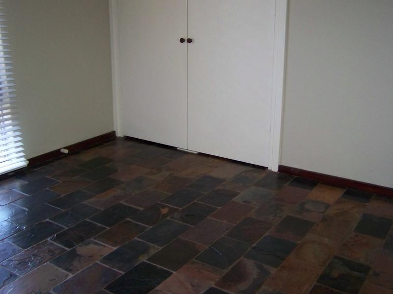 5 Deakin Court, Kelmscott WA 6111