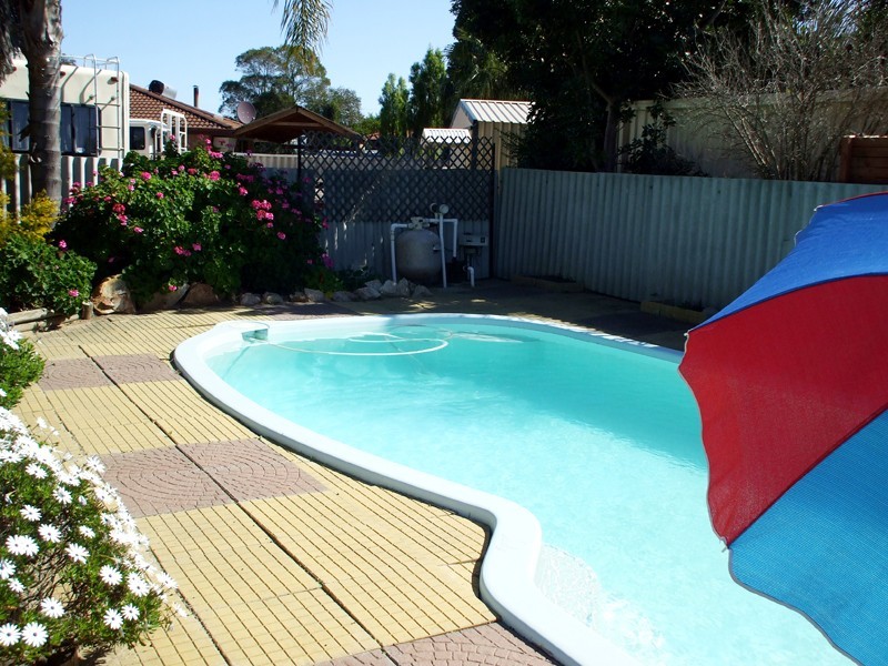 8 Ivanhoe Way, Camillo WA 6111