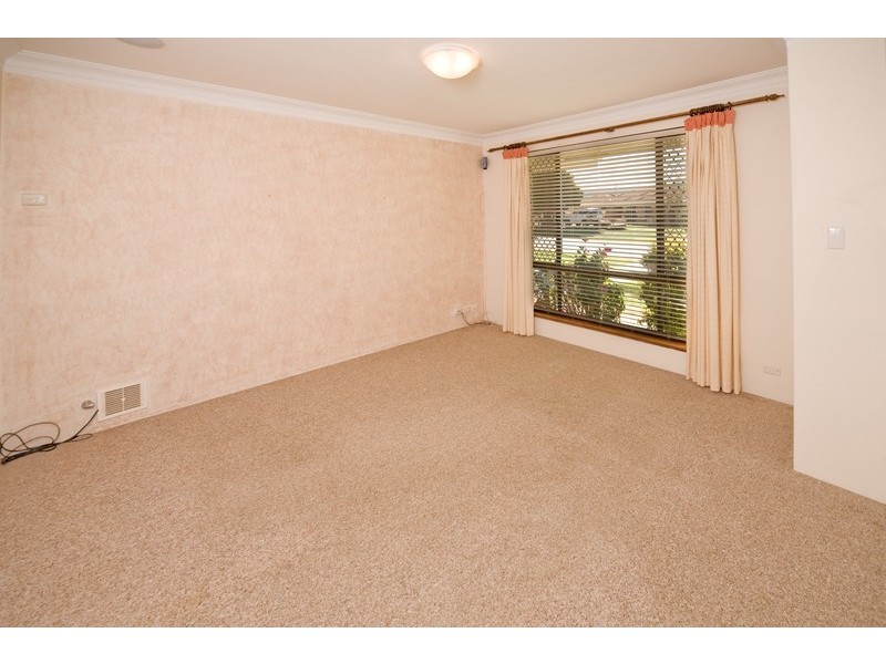 8 Ivanhoe Way, Camillo WA 6111