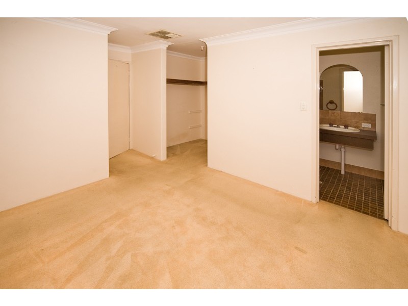 8 Ivanhoe Way, Camillo WA 6111