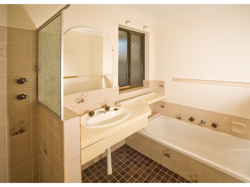 8 Ivanhoe Way, Camillo WA 6111