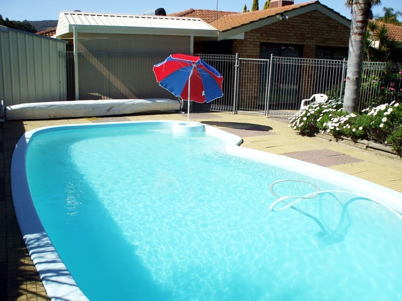 8 Ivanhoe Way, Camillo WA 6111