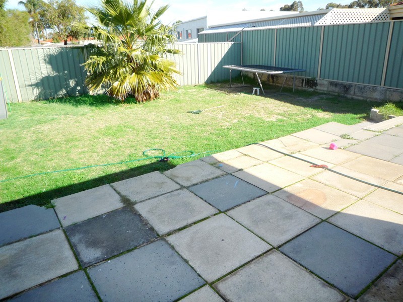 4 Sepal Close, Seville Grove WA 6112