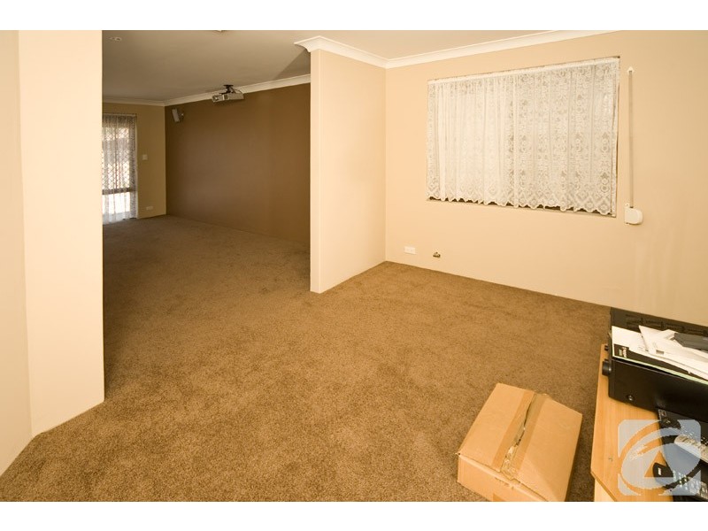 12 Merlin Close, Camillo WA 6111