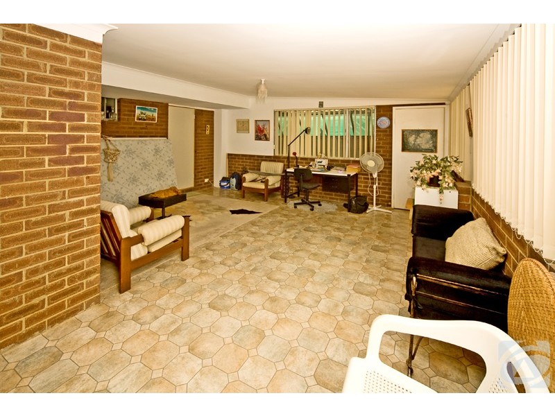 10 Selsdon Road, Camillo WA 6111