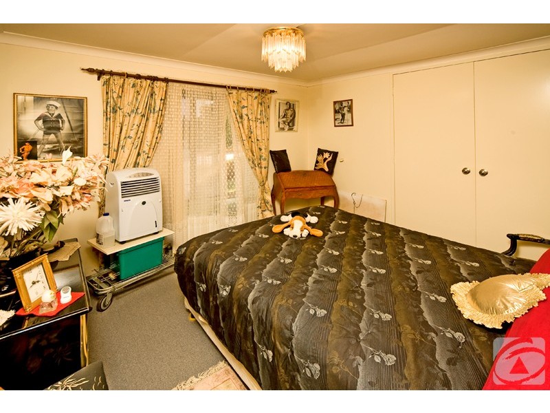 10 Selsdon Road, Camillo WA 6111