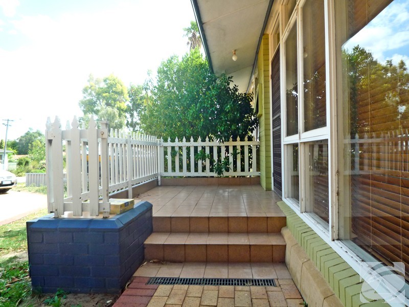 18 Steve Street, Kelmscott WA 6111