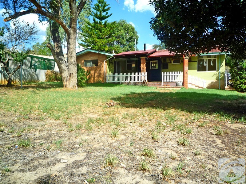 18 Steve Street, Kelmscott WA 6111
