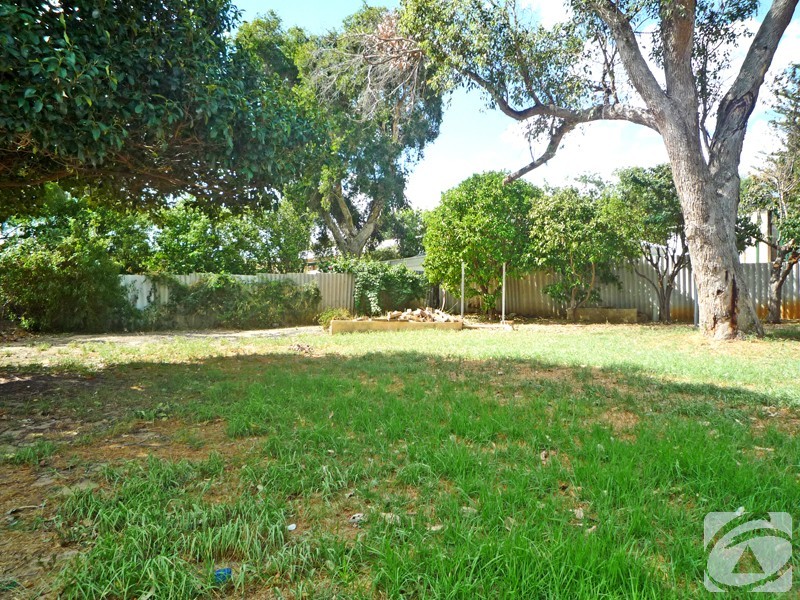 18 Steve Street, Kelmscott WA 6111