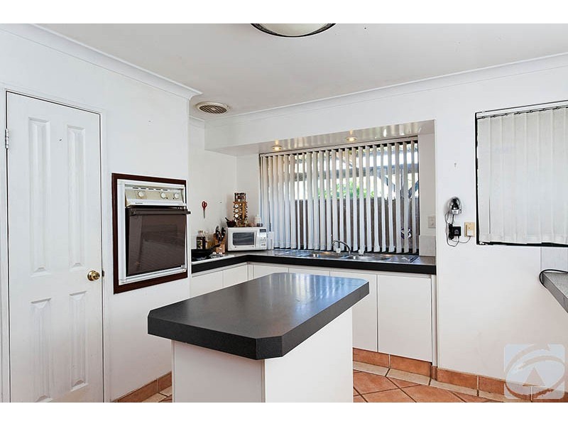 10 Santara Court, Seville Grove WA 6112