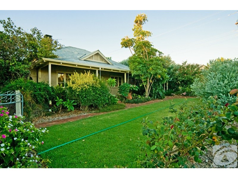 9 Forrest Rd, Armadale WA 6112