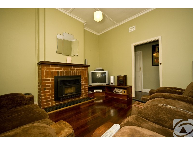 9 Forrest Rd, Armadale WA 6112