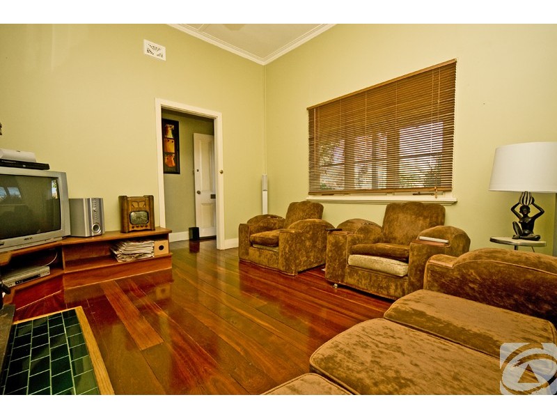 9 Forrest Rd, Armadale WA 6112