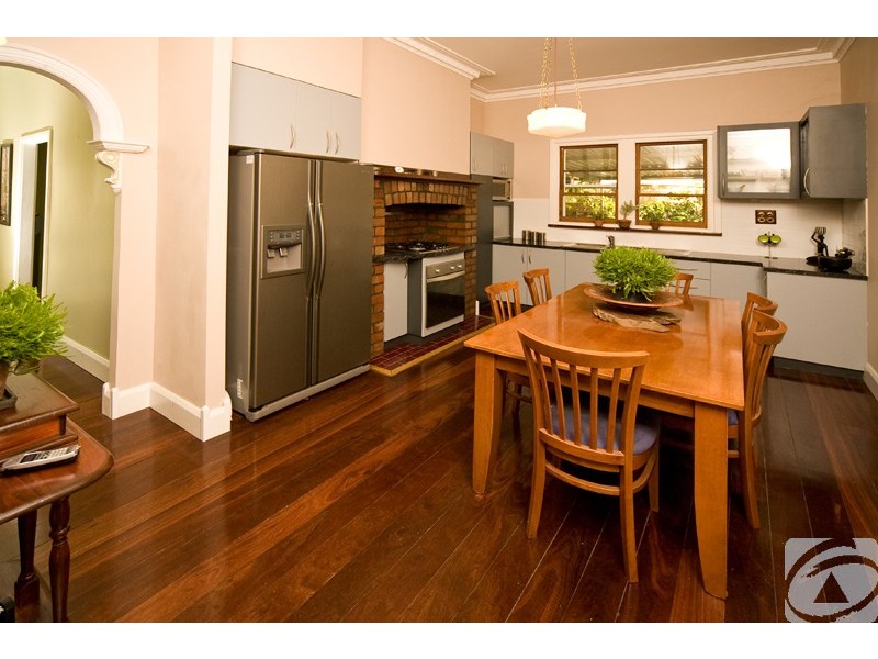 9 Forrest Rd, Armadale WA 6112