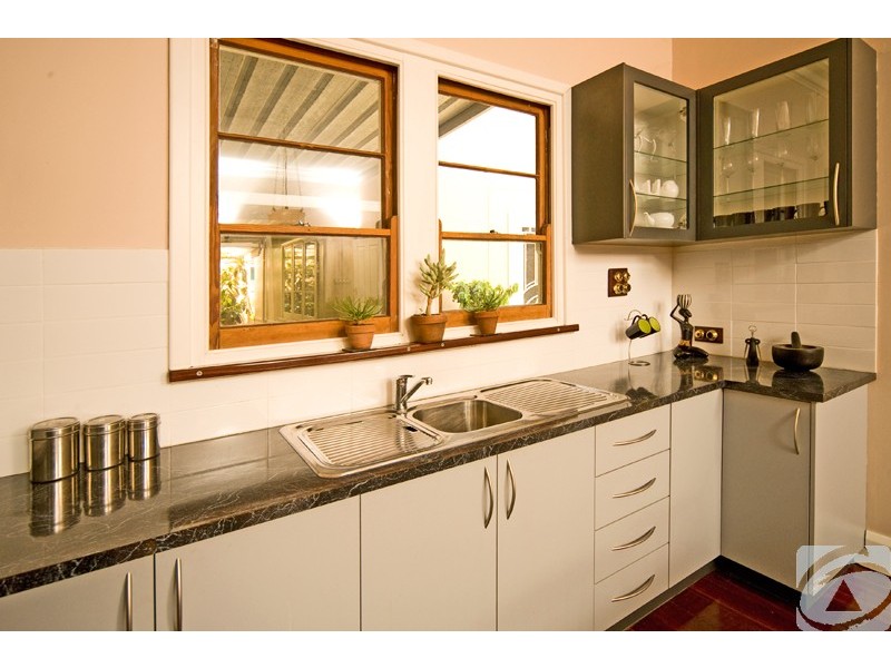9 Forrest Rd, Armadale WA 6112