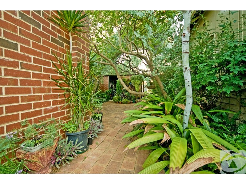 9 Forrest Rd, Armadale WA 6112