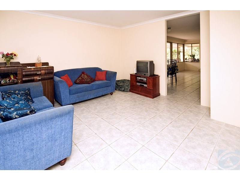 40 Feeney Gardens, High Wycombe WA 6057