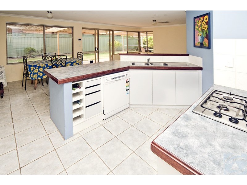 40 Feeney Gardens, High Wycombe WA 6057