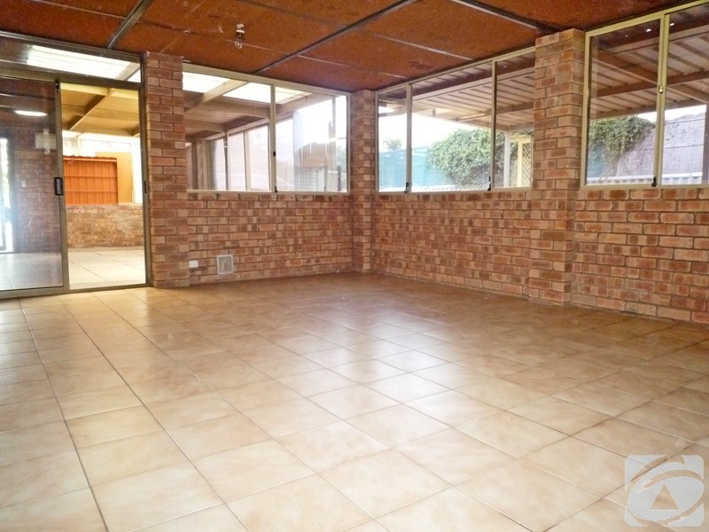 10 O’Sullivan Drive, Camillo WA 6111