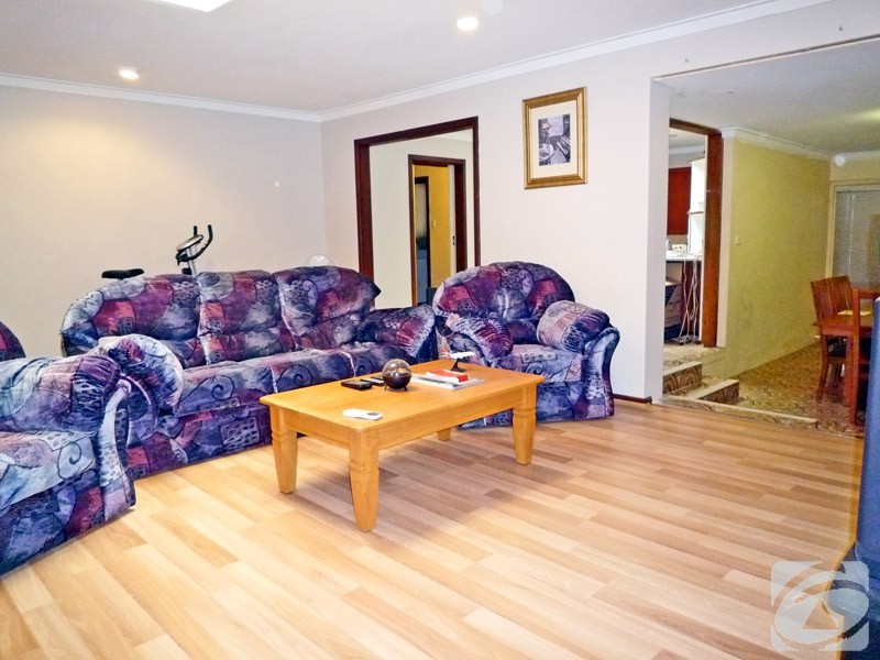 17 Valentine Road, Kelmscott WA 6111