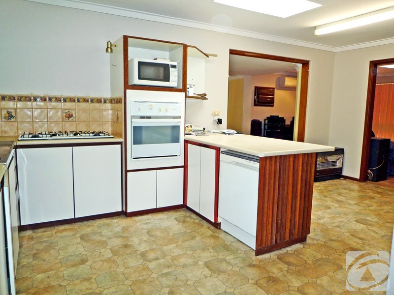 17 Valentine Road, Kelmscott WA 6111