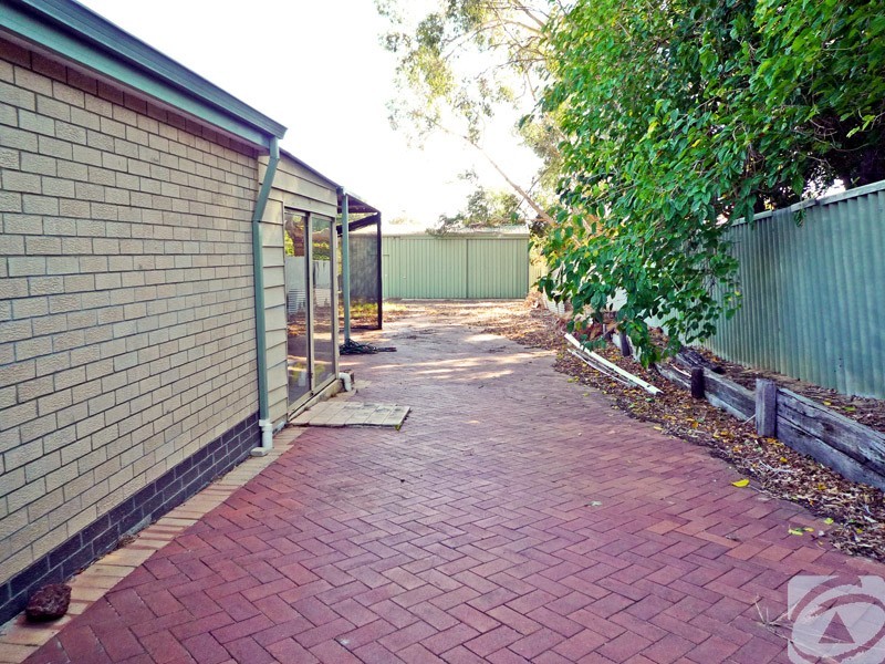 17 Valentine Road, Kelmscott WA 6111