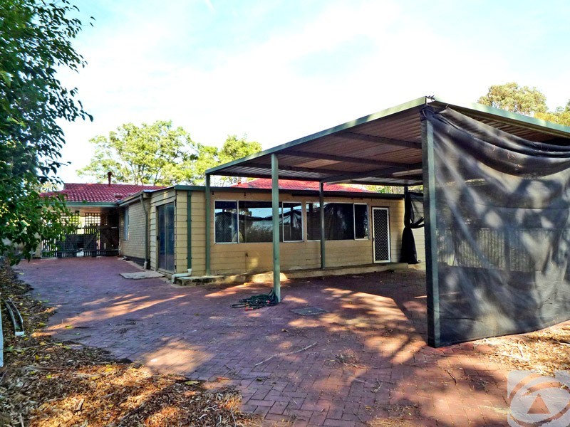 17 Valentine Road, Kelmscott WA 6111
