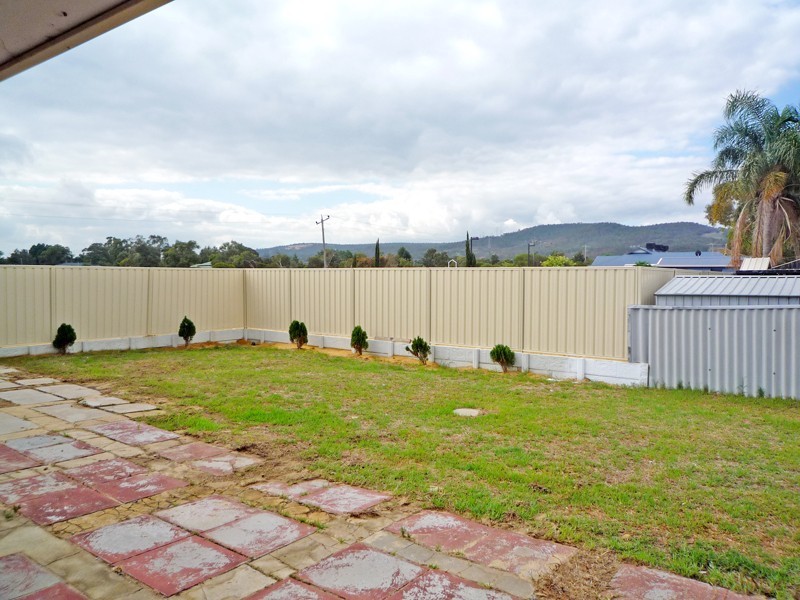 9 Ivanhoe Way, Camillo WA 6111