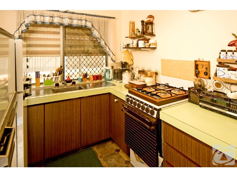 10 Selsdon Road, Camillo WA 6111