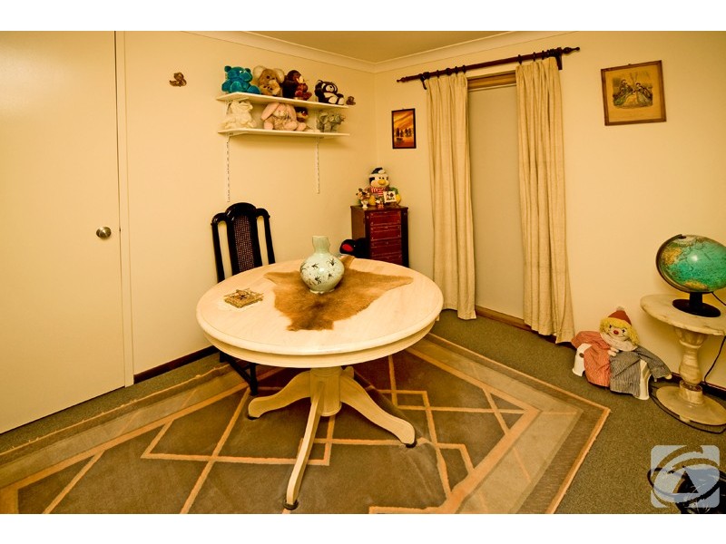 10 Selsdon Road, Camillo WA 6111