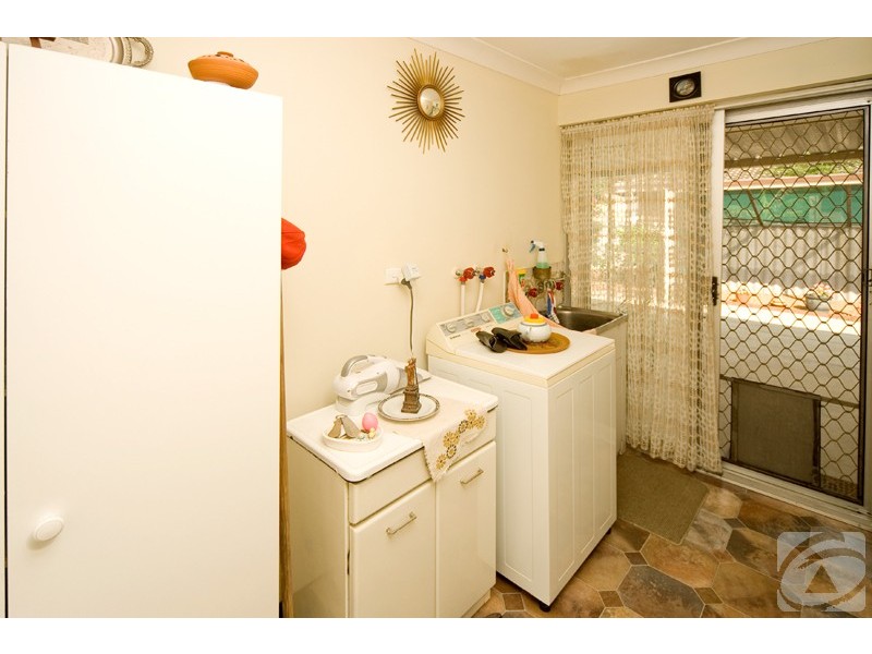 10 Selsdon Road, Camillo WA 6111